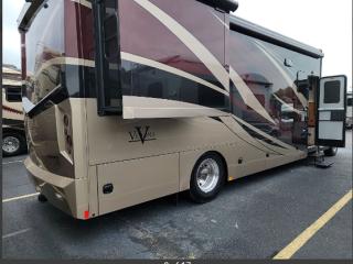 2019 Freightliner Motor Home Renegade - Photo #3