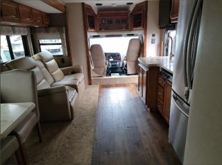 2019 Freightliner Motor Home Renegade - Photo #8