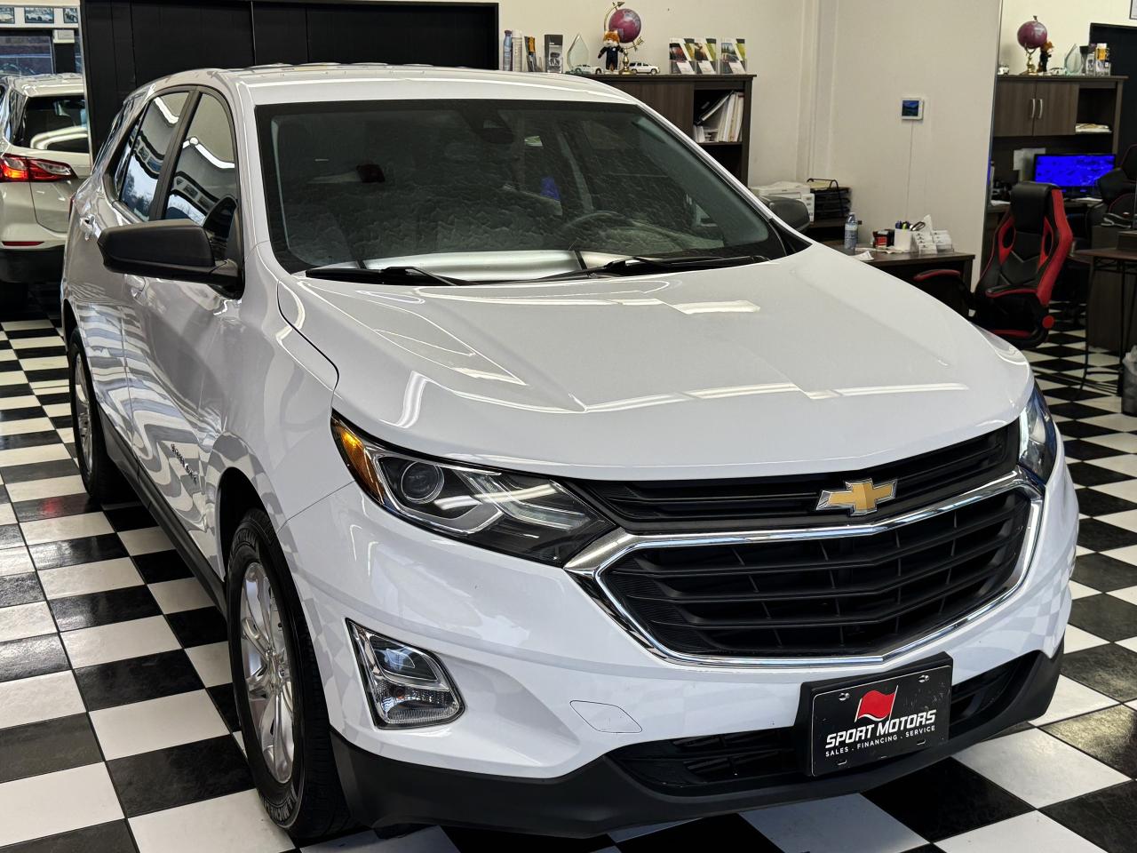 2020 Chevrolet Equinox LS+Heated Seats+ApplePlay+Remote Start+CLEANCARFAX - Photo #5