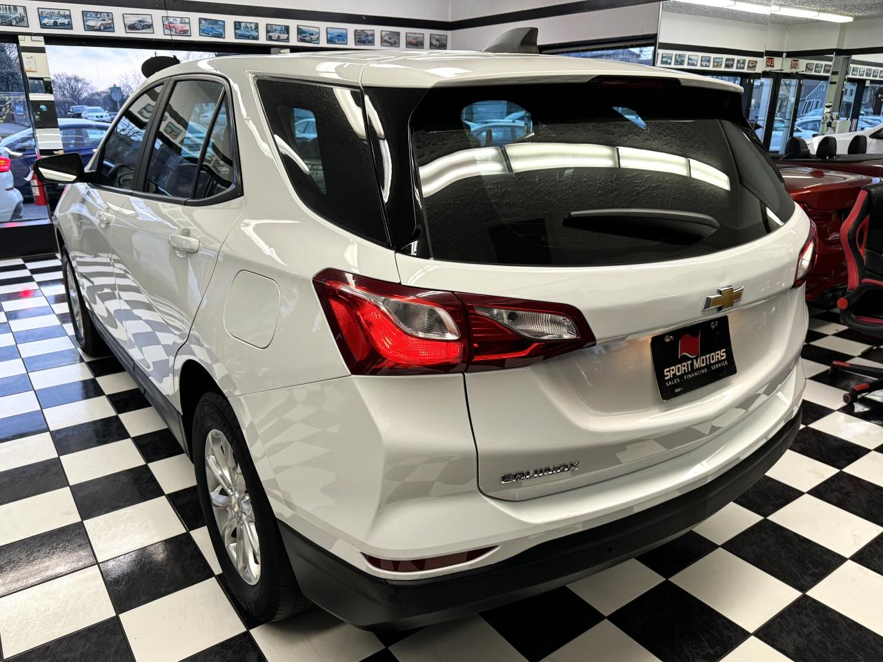 2020 Chevrolet Equinox LS+Heated Seats+ApplePlay+Remote Start+CLEANCARFAX - Photo #2