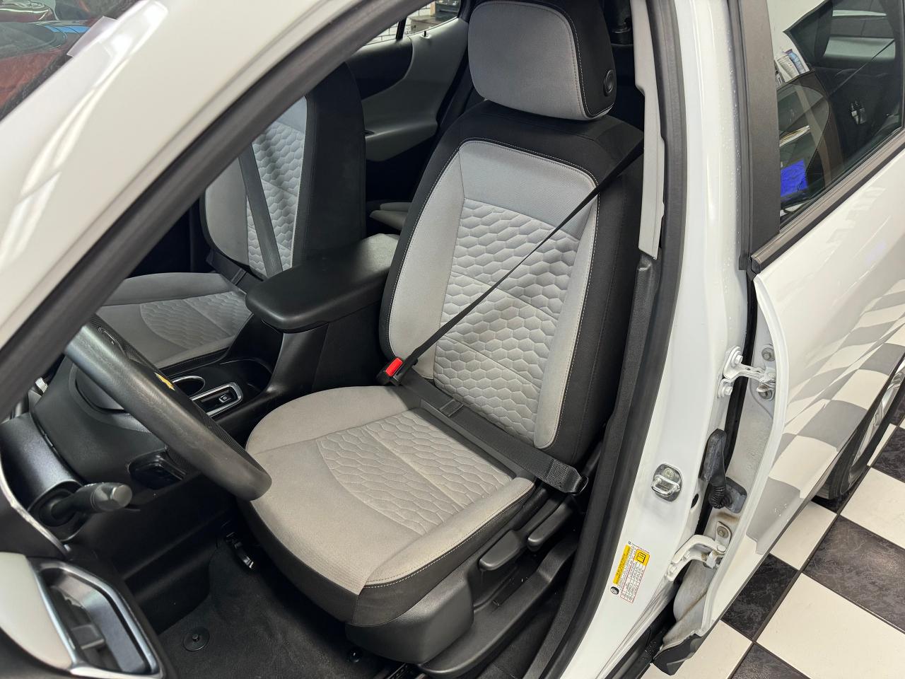 2020 Chevrolet Equinox LS+Heated Seats+ApplePlay+Remote Start+CLEANCARFAX Photo19