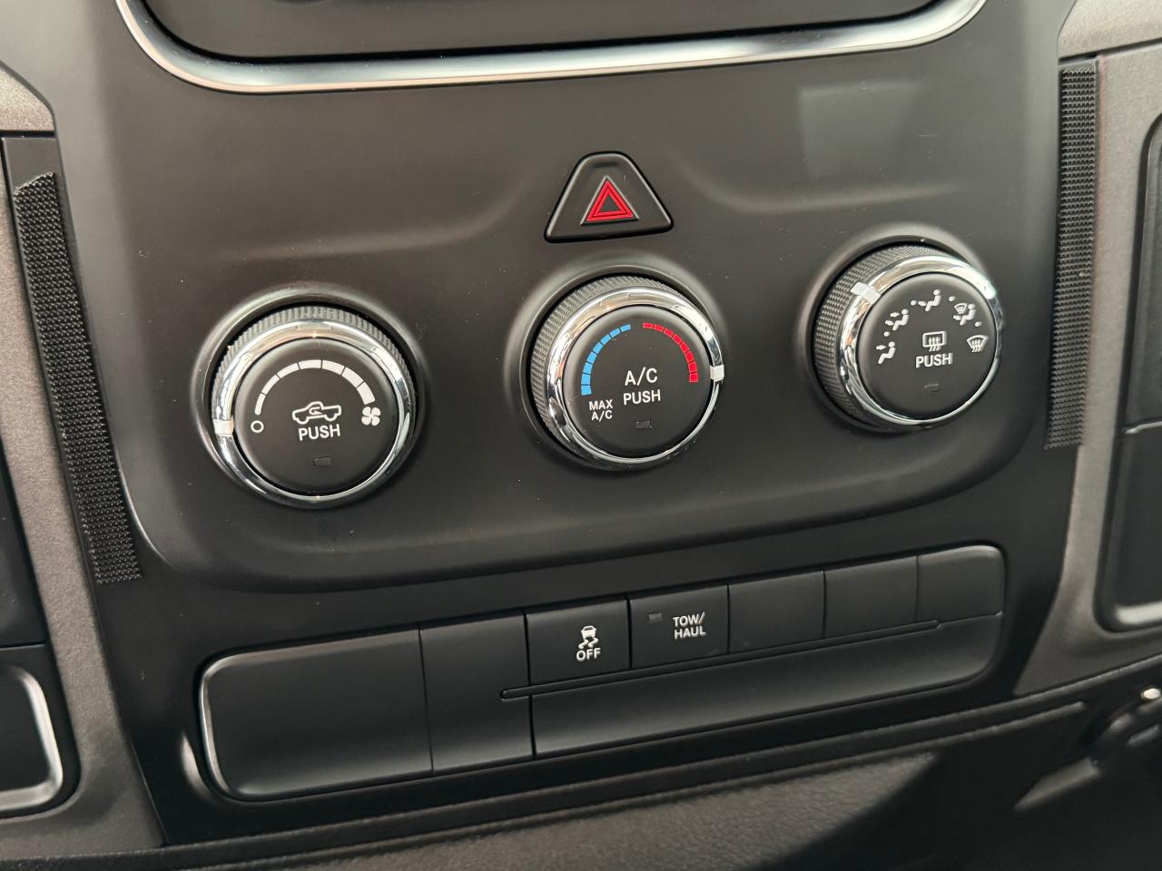 2019 RAM 1500 Classic ST Quad Cab 6 PASS+Camera+Bluetooth+CLEAN CARFAX Photo96