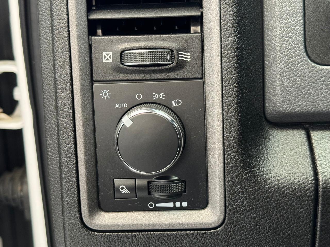 2019 RAM 1500 Classic ST Quad Cab 6 PASS+Camera+Bluetooth+CLEAN CARFAX Photo95