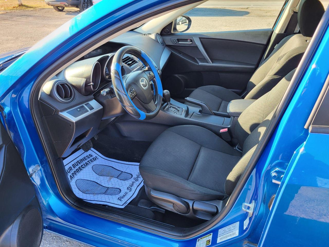 2013 Mazda MAZDA3 GS Photo