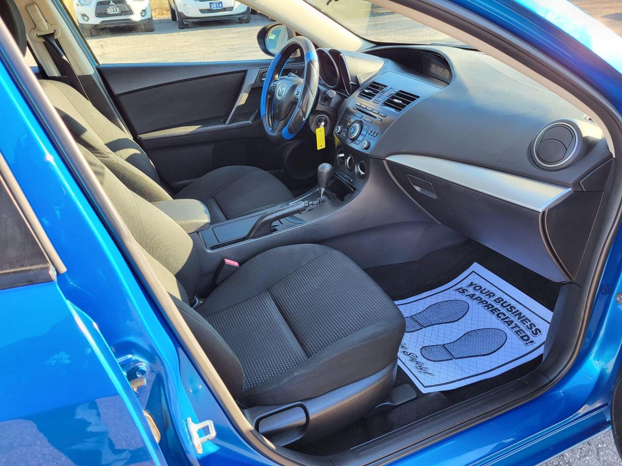 2013 Mazda MAZDA3 GS Photo