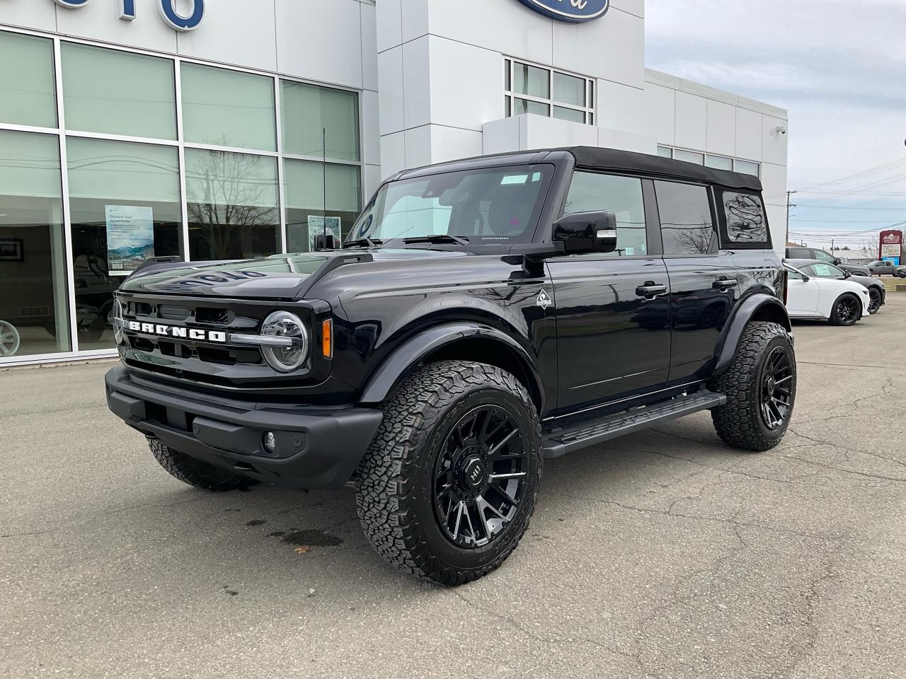 2023 Ford Bronco Outer Banks Photo5