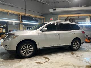 Used 2014 Nissan Pathfinder SL 4WD * 7 Passenger * Navigation * Bose Premium Sound System * Leather Interior * TouchScreen Infotainment Display Screen System *  Heated Seats * Re for sale in Cambridge, ON