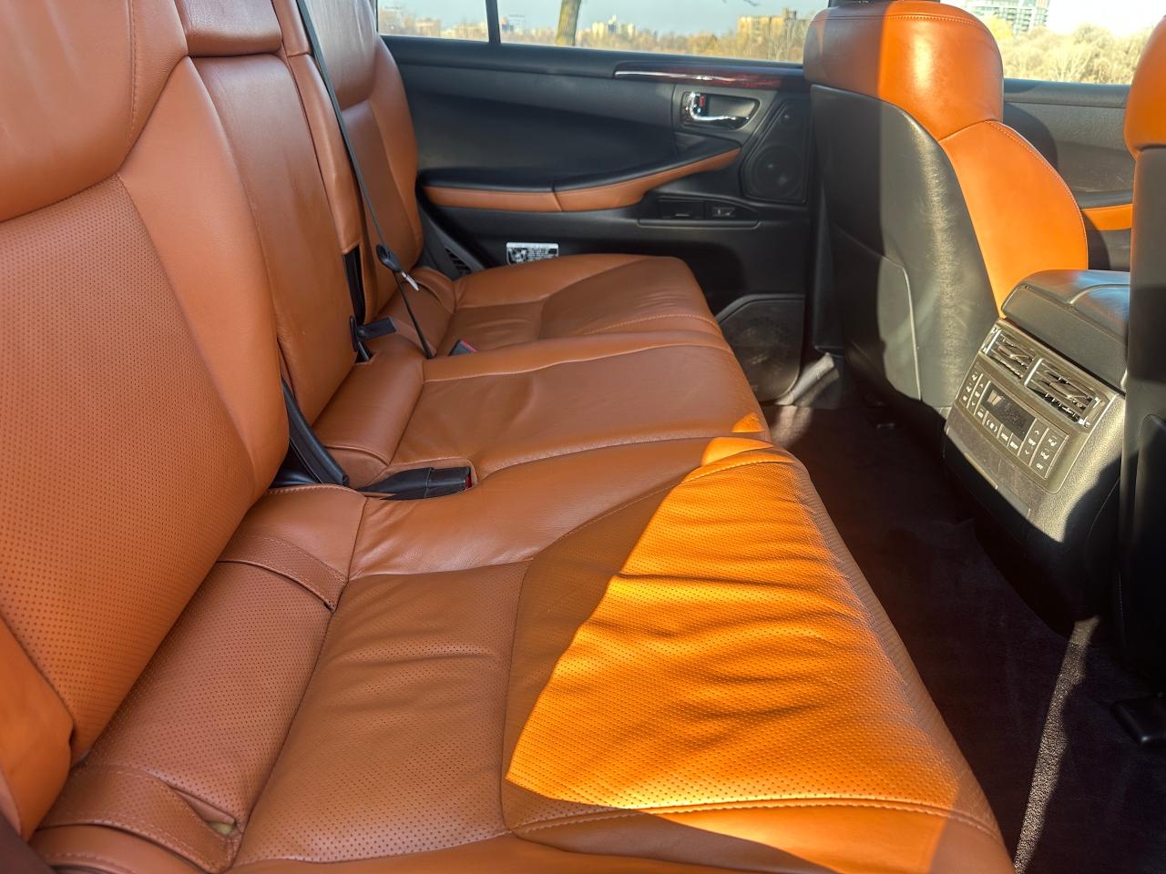 2011 Lexus LX 570 1 OWNER / ULTRA PREMIUM/ STUNNING SHAPE/ CERTIFIED - Photo #28