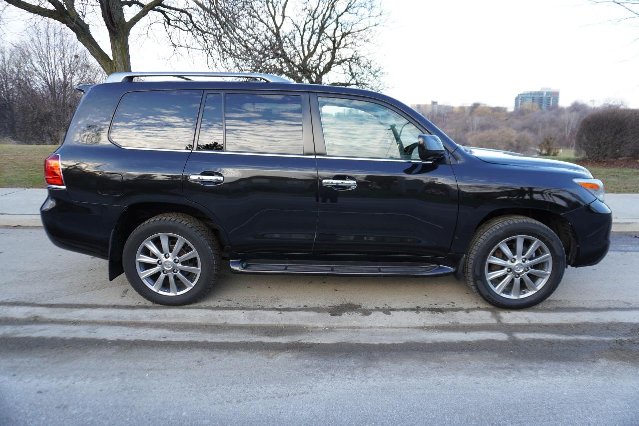 2011 Lexus LX 570 1 OWNER / ULTRA PREMIUM/ STUNNING SHAPE/ CERTIFIED Photo4