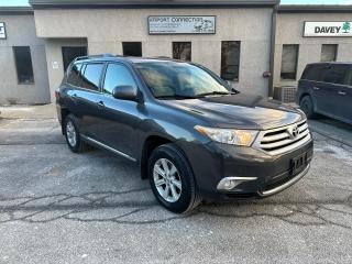 Used 2011 Toyota Highlander AWD V6,ONE OWNER.NO ACCIDENTS.LOW KM..CERTIFIED ! for sale in Burlington, ON