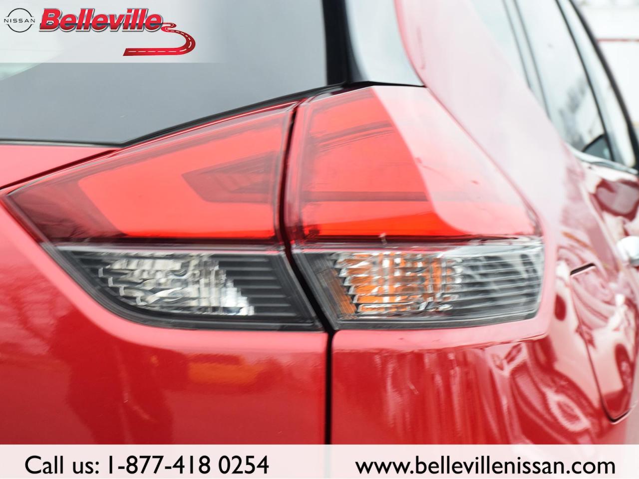 2017 Nissan Rogue SV AWD, SUNROOF, LOCAL TRADE! Photo