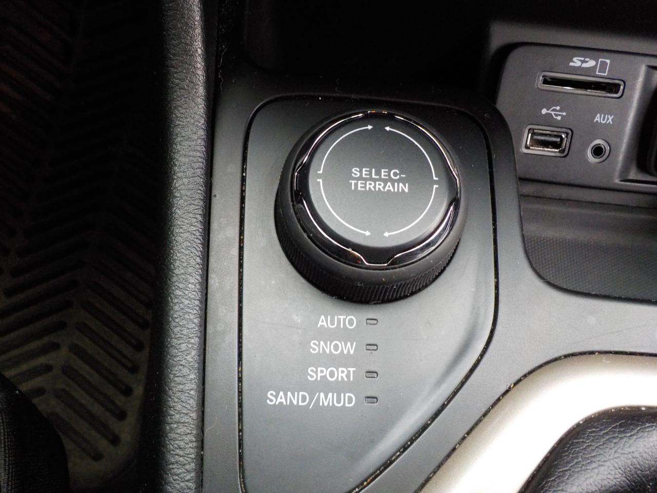 2014 Jeep Cherokee 4WD 4dr North - Photo #17