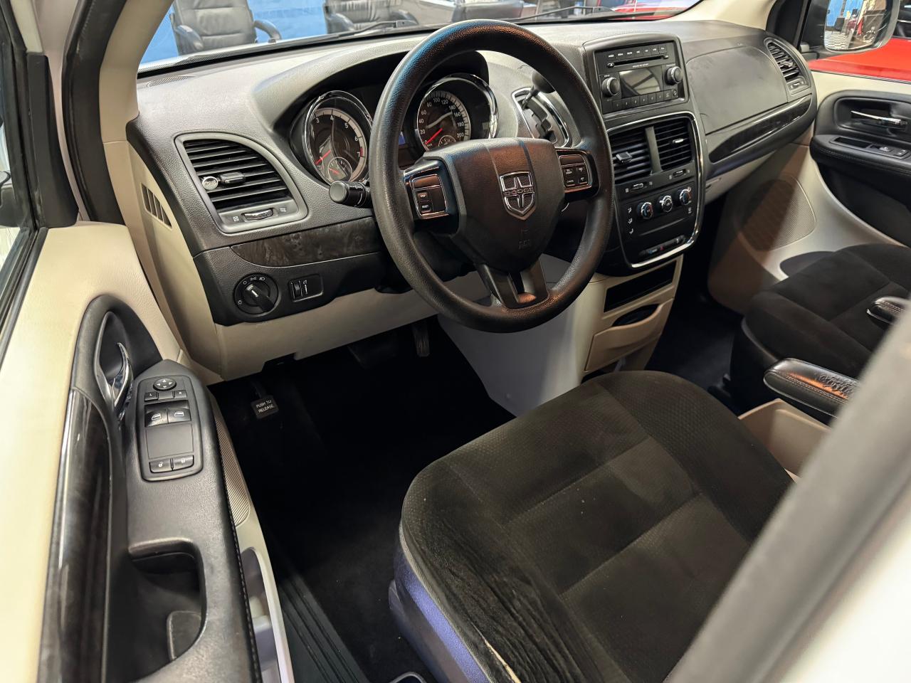 2016 Dodge Grand Caravan SXT StowNGo+A/C Photo16