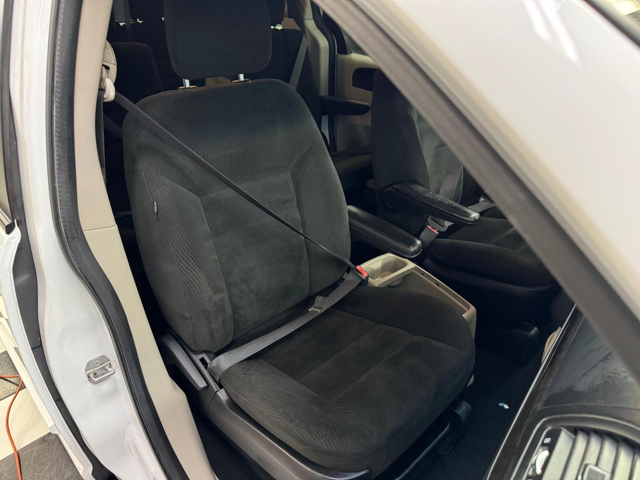 2016 Dodge Grand Caravan SXT StowNGo+A/C Photo21