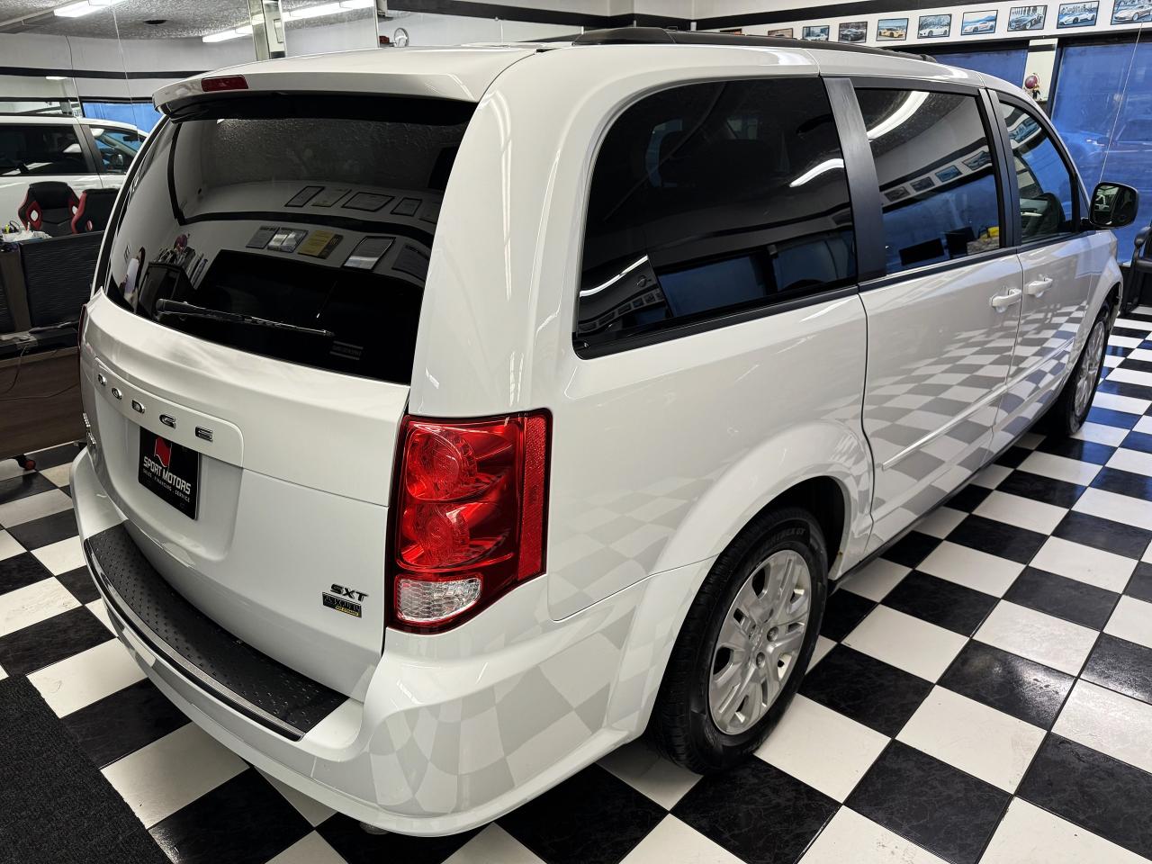 2016 Dodge Grand Caravan SXT StowNGo+A/C - Photo #4