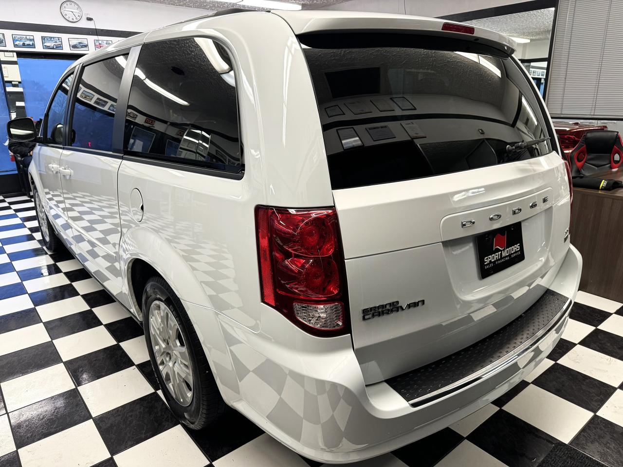 2016 Dodge Grand Caravan SXT StowNGo+A/C Photo2