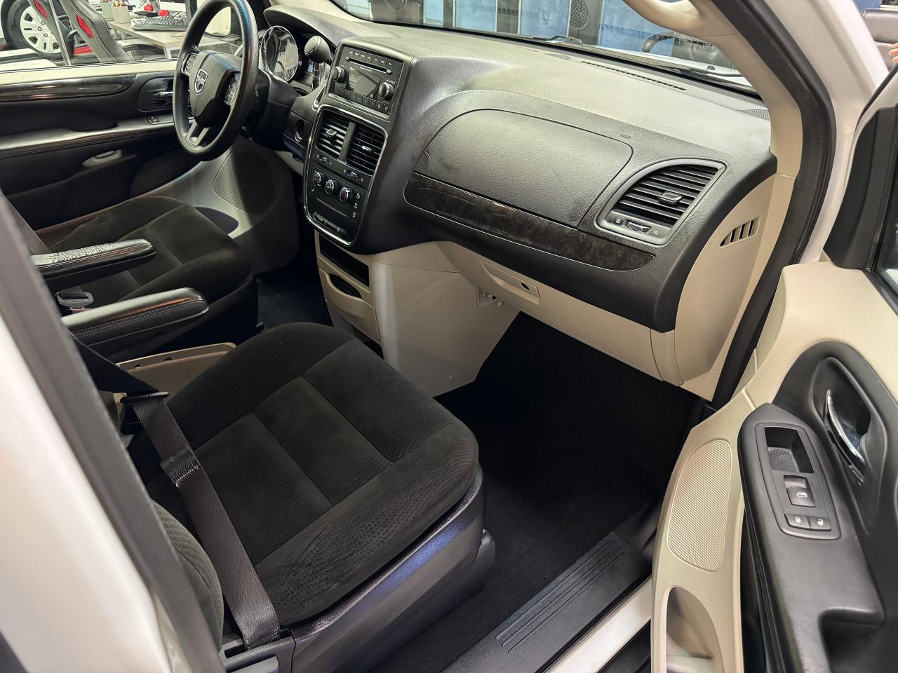 2016 Dodge Grand Caravan SXT StowNGo+A/C Photo19