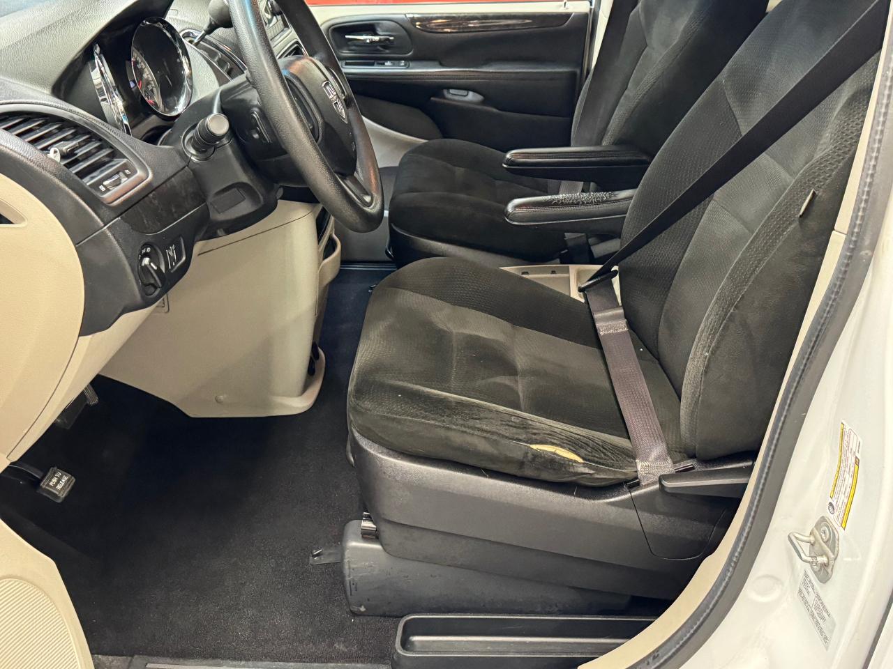 2016 Dodge Grand Caravan SXT StowNGo+A/C - Photo #17
