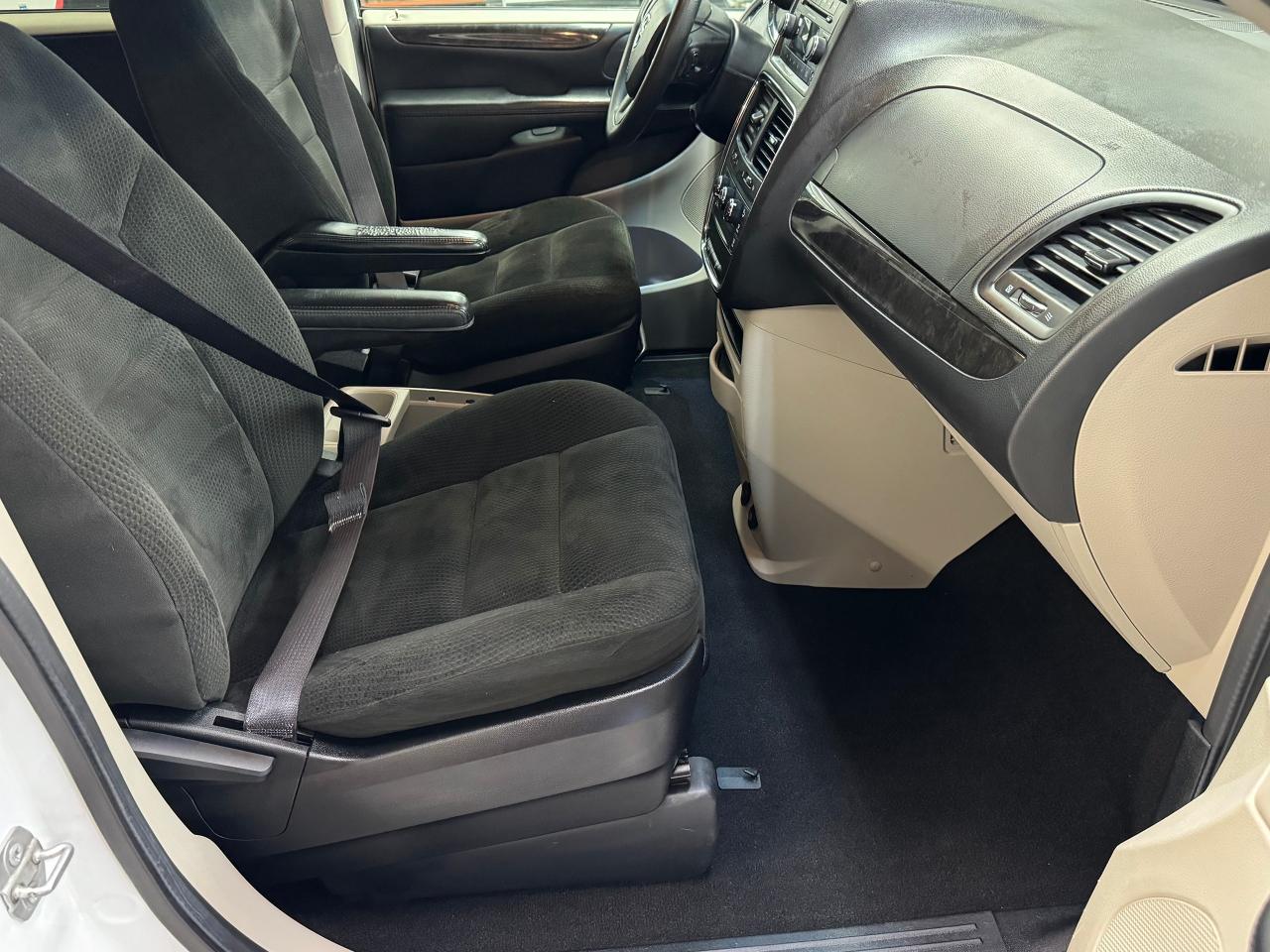 2016 Dodge Grand Caravan SXT StowNGo+A/C - Photo #20