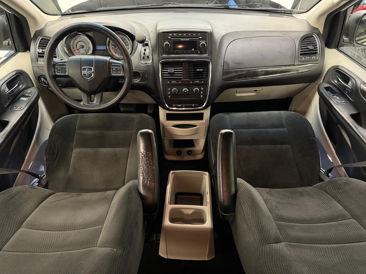 2016 Dodge Grand Caravan SXT StowNGo+A/C Photo8