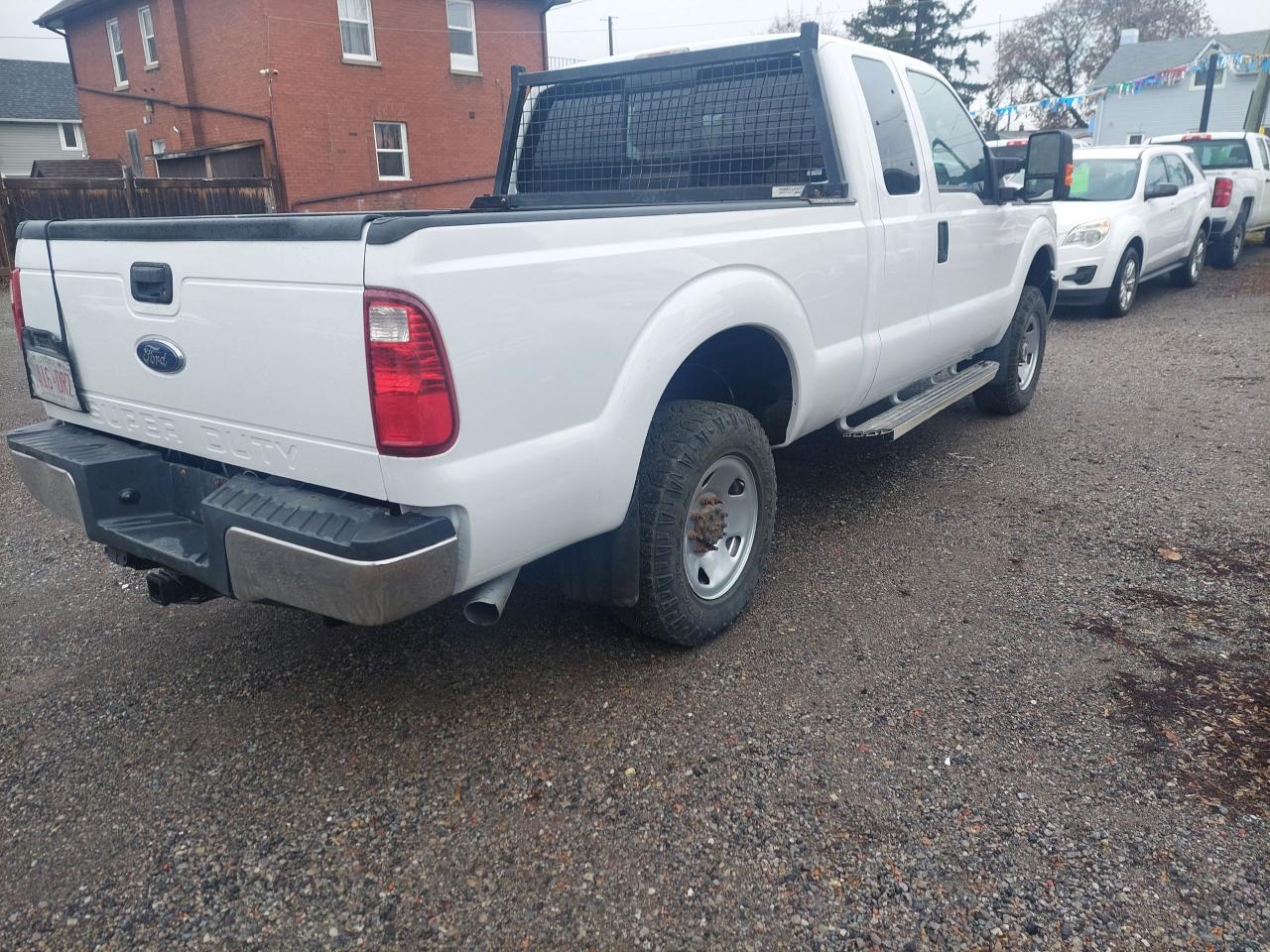 2016 Ford F-250 4WD SuperCab 142" XLT Photo4