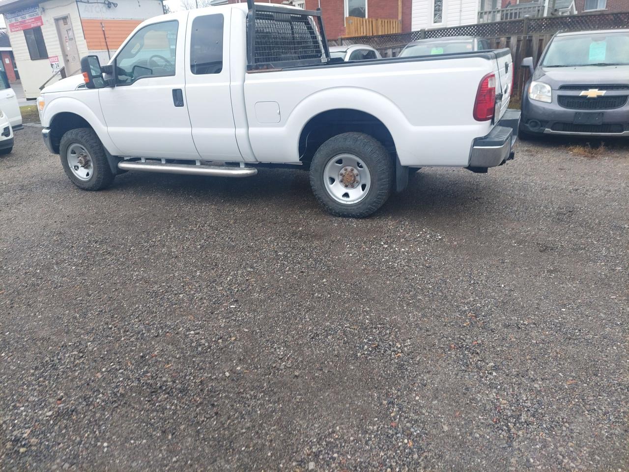 2016 Ford F-250 4WD SuperCab 142" XLT Photo3