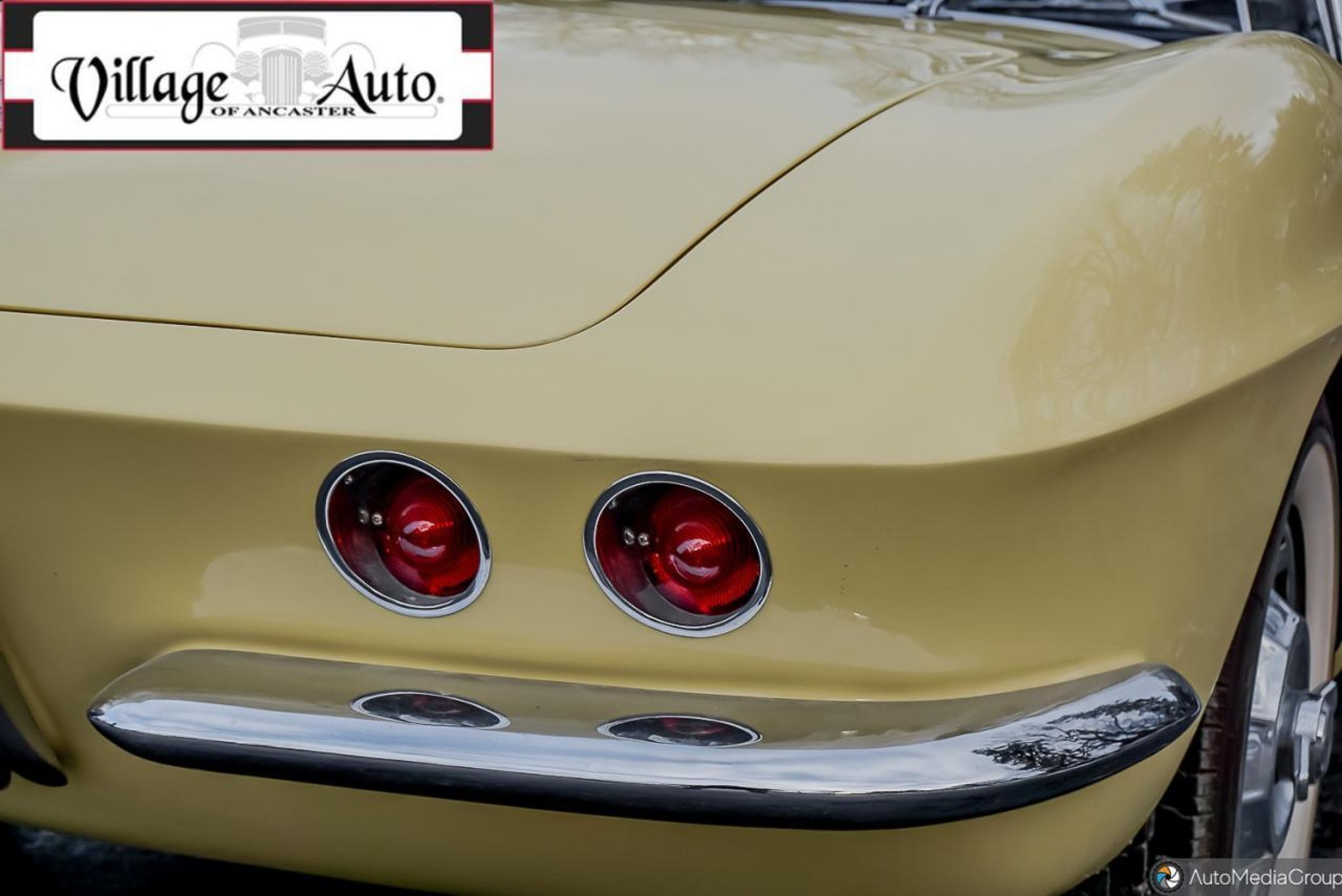 1961 Chevrolet Corvette hardtop/soft top convertible