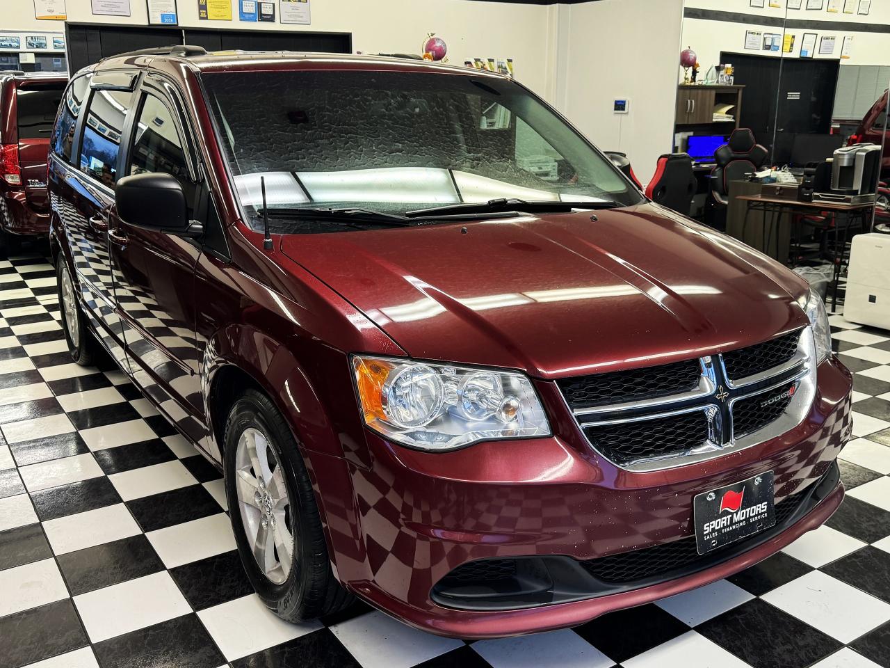 2016 Dodge Grand Caravan SXT Plus+Camera+DVD+Bluetooth+CLEAN CARFAX Photo5