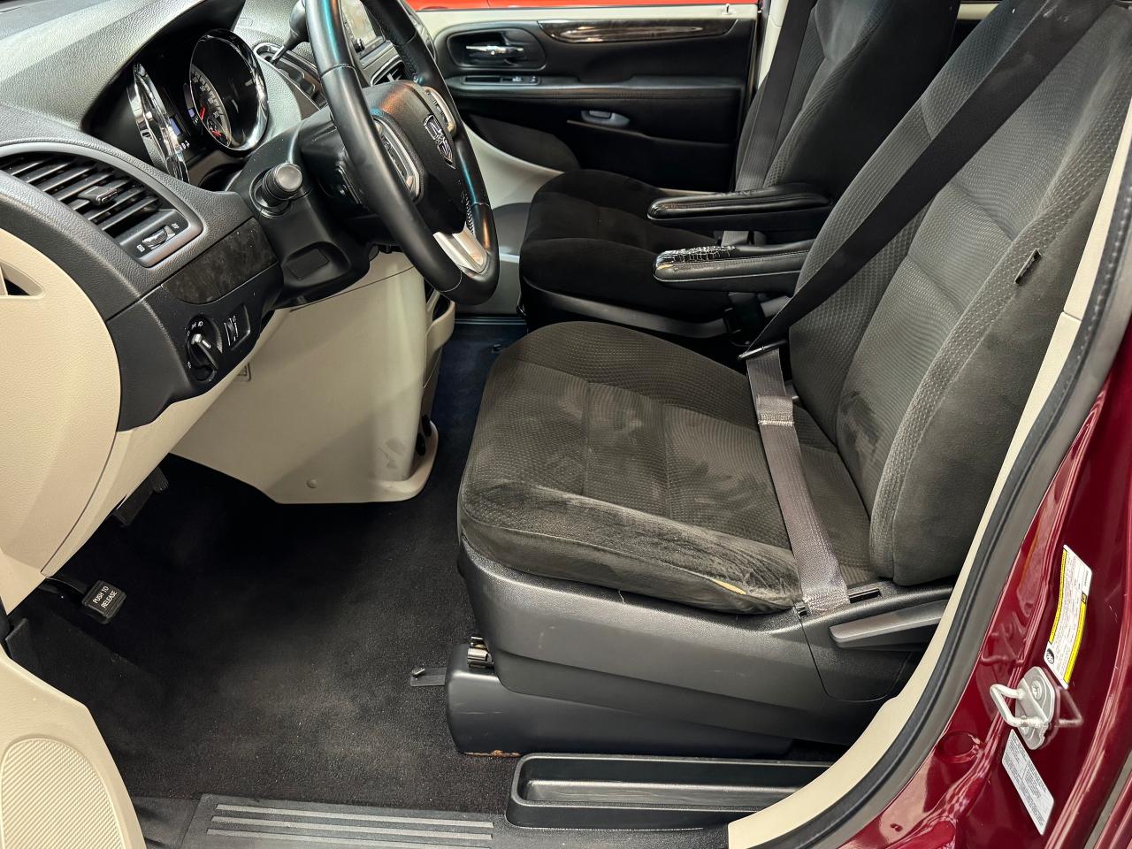 2016 Dodge Grand Caravan SXT Plus+Camera+DVD+Bluetooth+CLEAN CARFAX Photo20