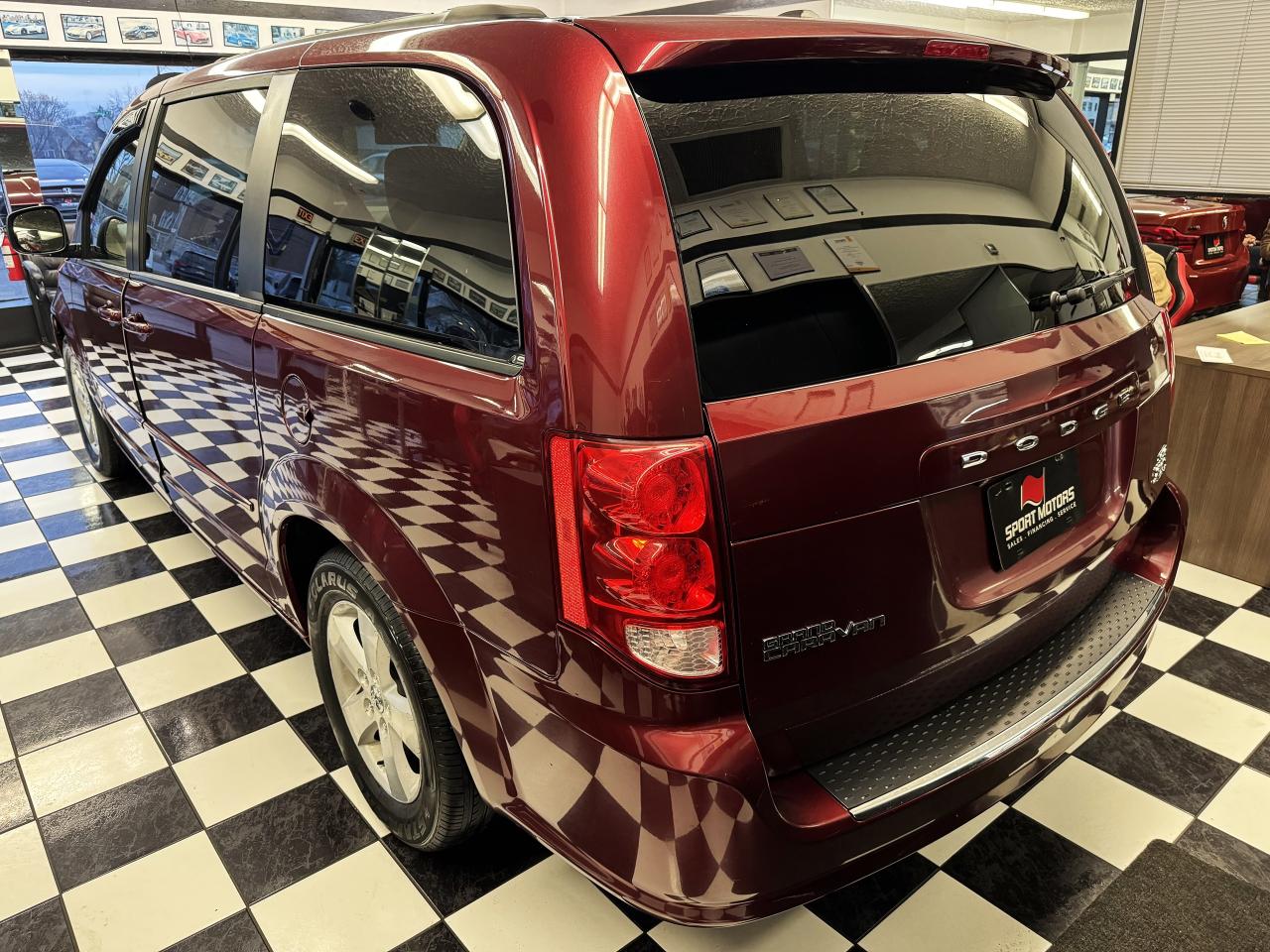 2016 Dodge Grand Caravan SXT Plus+Camera+DVD+Bluetooth+CLEAN CARFAX Photo2