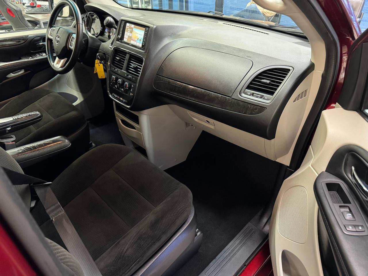 2016 Dodge Grand Caravan SXT Plus+Camera+DVD+Bluetooth+CLEAN CARFAX Photo22