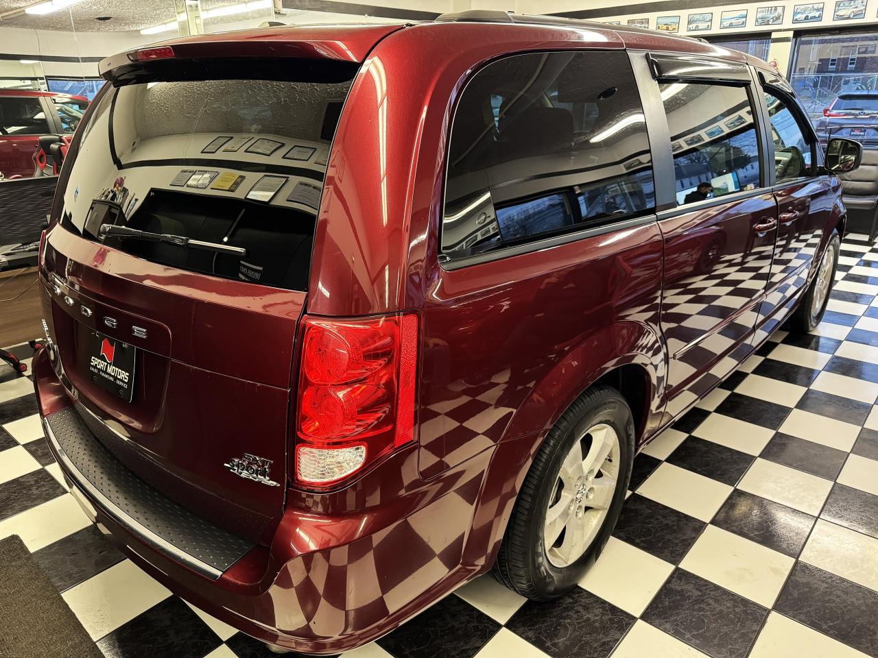 2016 Dodge Grand Caravan SXT Plus+Camera+DVD+Bluetooth+CLEAN CARFAX Photo4