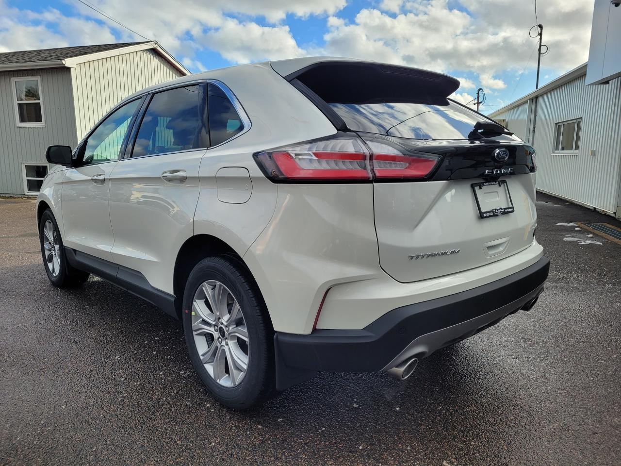 2024 Ford Edge Titanium AWD Photo5