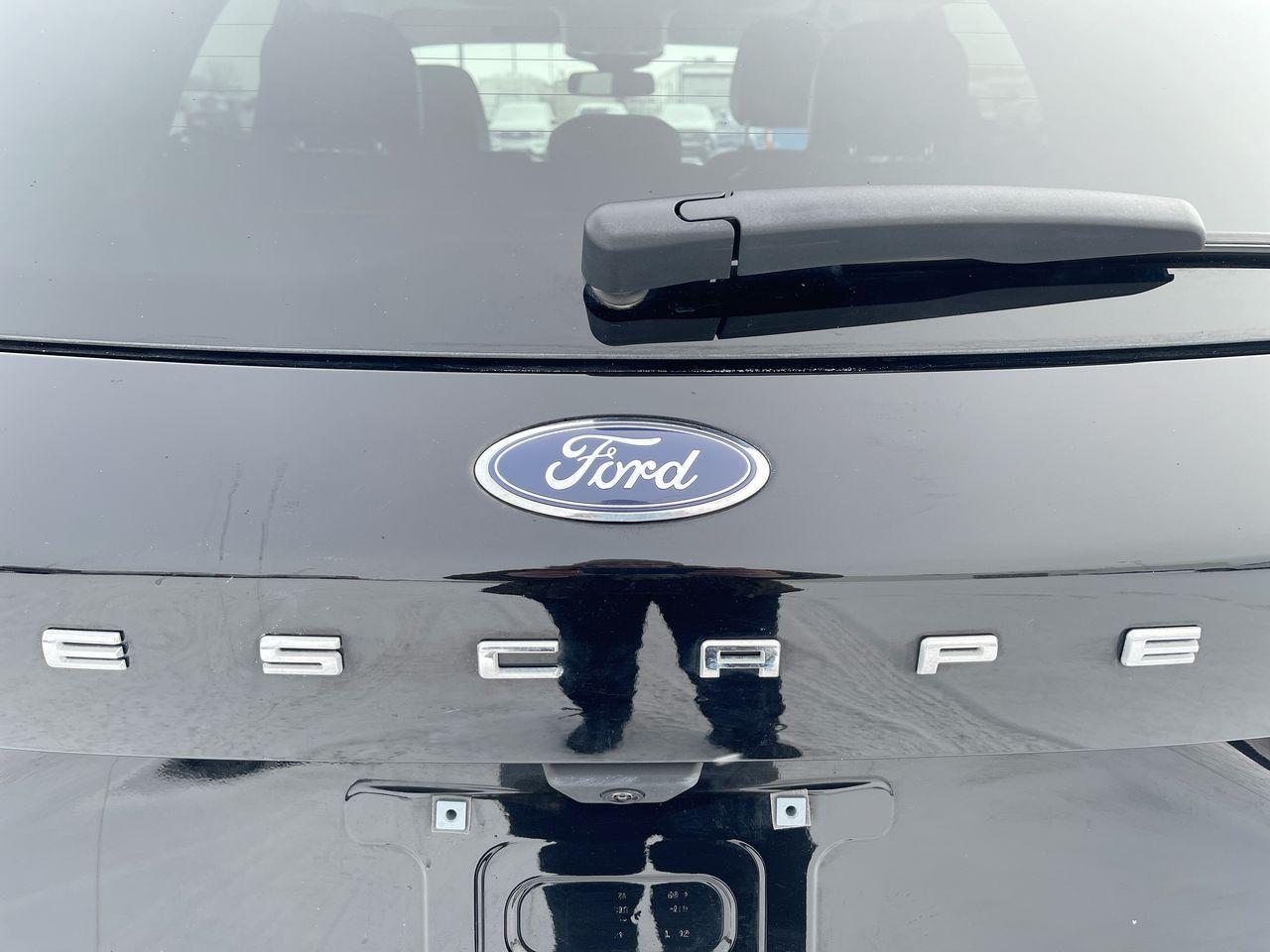 2021 Ford Escape Titanium Hybrid Photo5