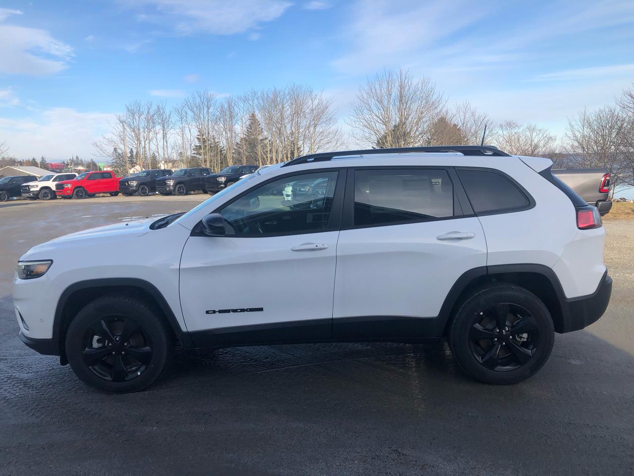 2023 Jeep Cherokee Altitude 4x4 Photo4