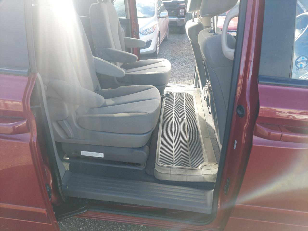 2014 Kia Sedona 4dr Wgn LX Convenience - Photo #9