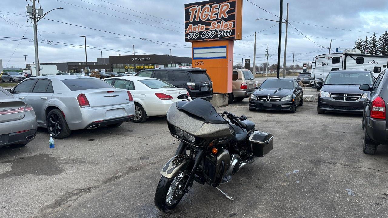 Used 2016 Harley-Davidson FLTRU Road Glide Ultra CUSTOM PAINT, EXHAUST, LIGHT DAMAGE, IRREPARABLE for sale in London, ON