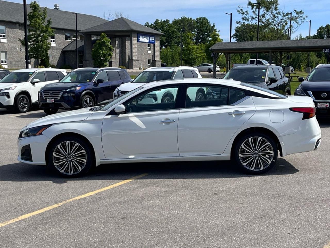 2024 Nissan Altima PLATINUM AWD Photo