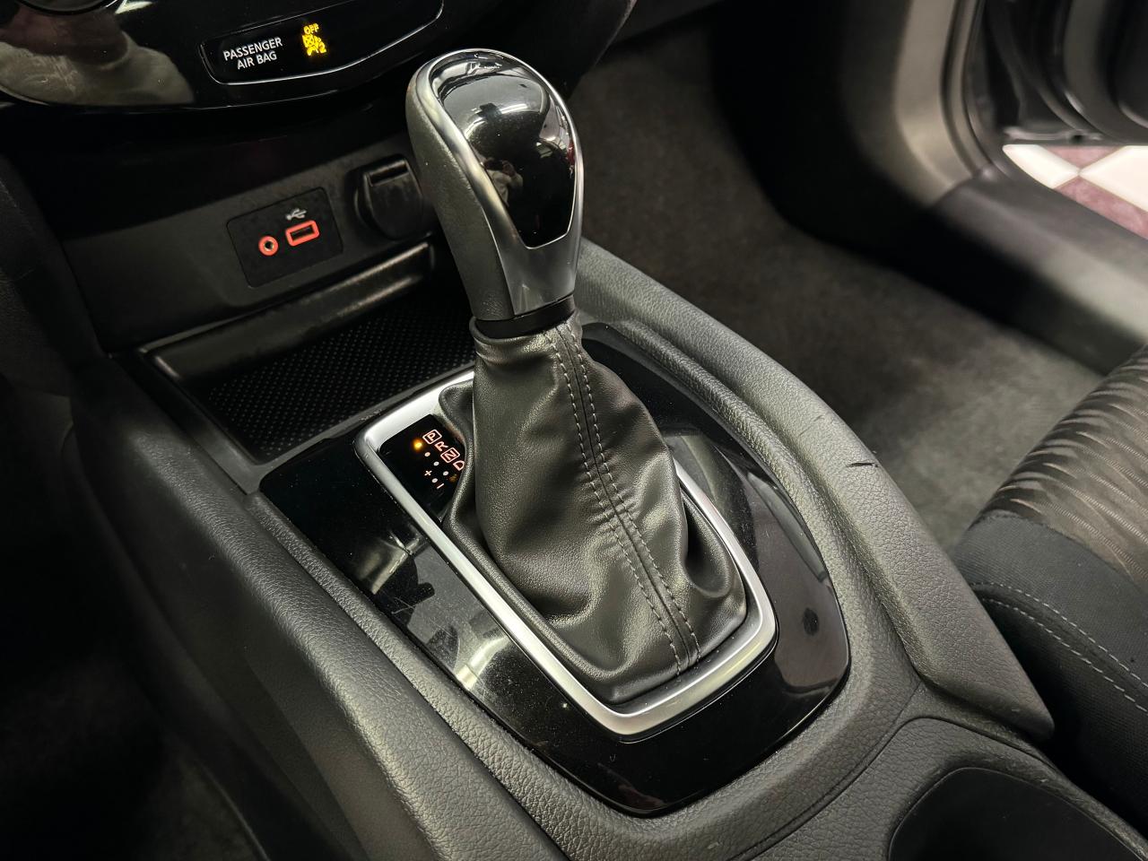 2019 Nissan Rogue SV TECH+Camera+ApplePlay+Heated Seats+Lane Keep Photo36
