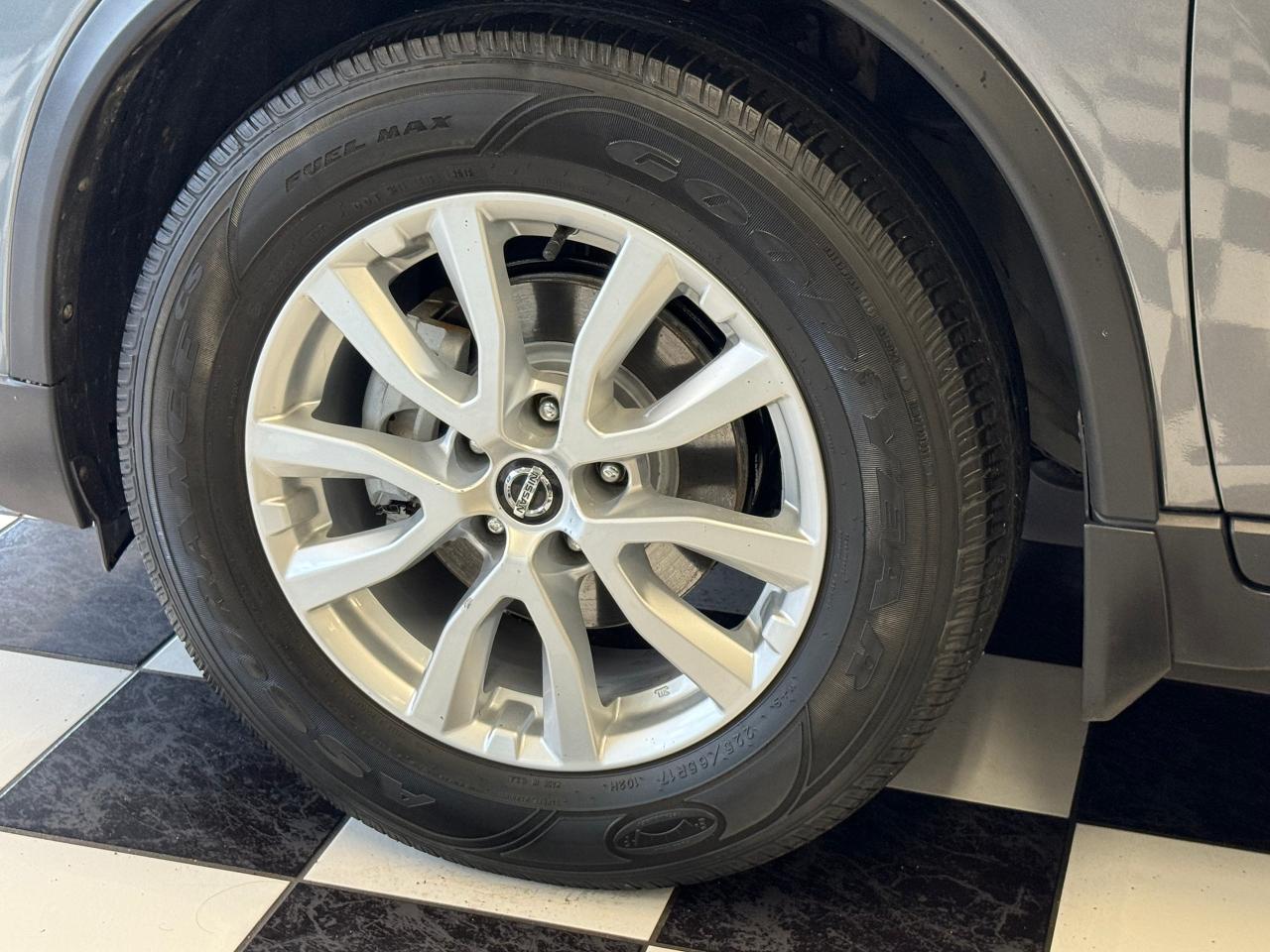 2019 Nissan Rogue SV TECH+Camera+ApplePlay+Heated Seats+Lane Keep Photo108