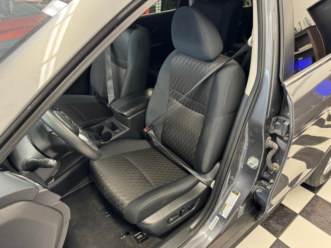 2019 Nissan Rogue SV TECH+Camera+ApplePlay+Heated Seats+Lane Keep Photo82