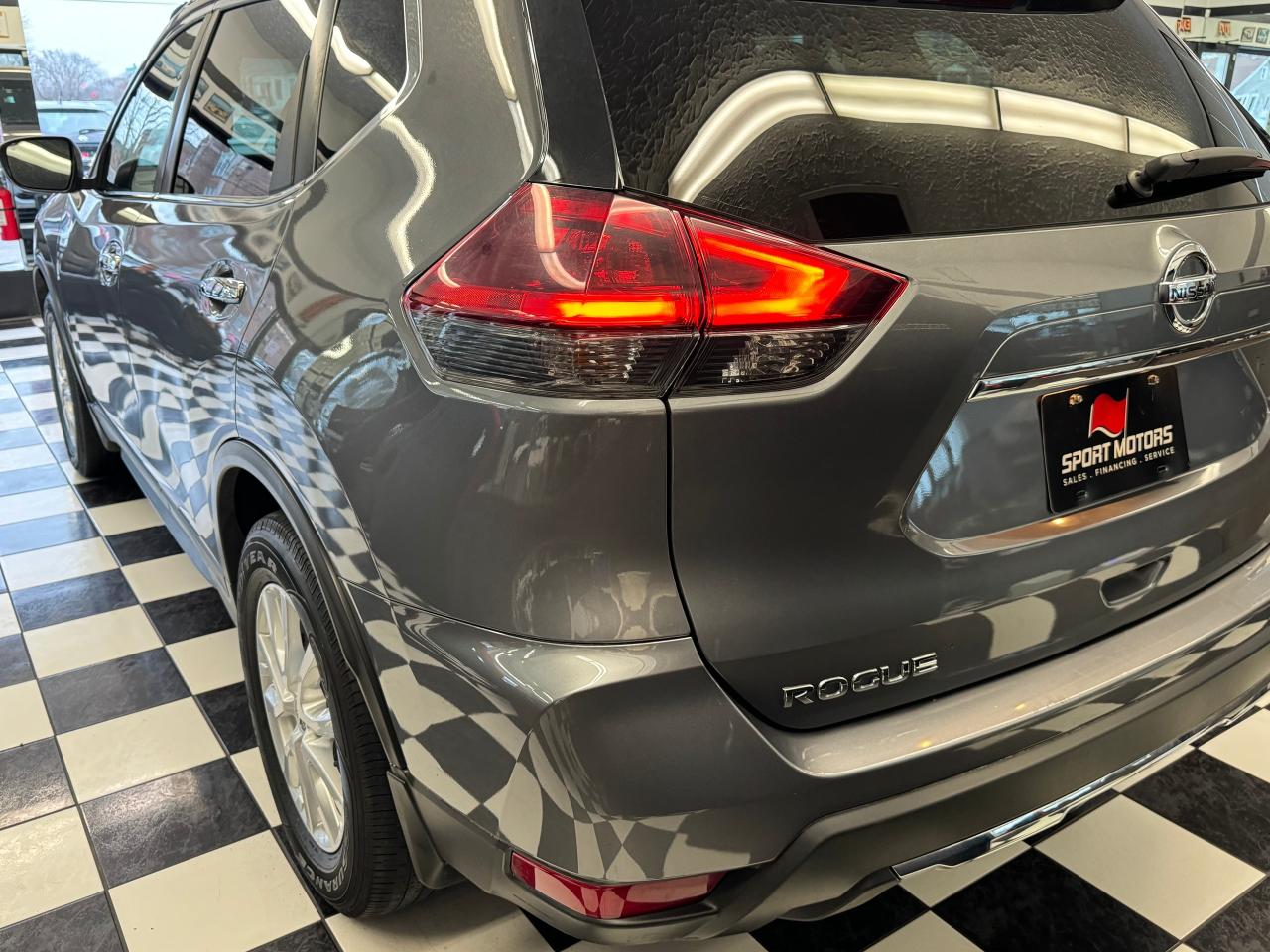 2019 Nissan Rogue SV TECH+Camera+ApplePlay+Heated Seats+Lane Keep Photo101