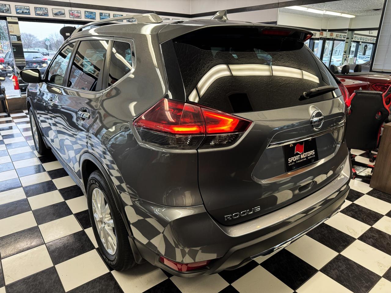 2019 Nissan Rogue SV TECH+Camera+ApplePlay+Heated Seats+Lane Keep Photo2