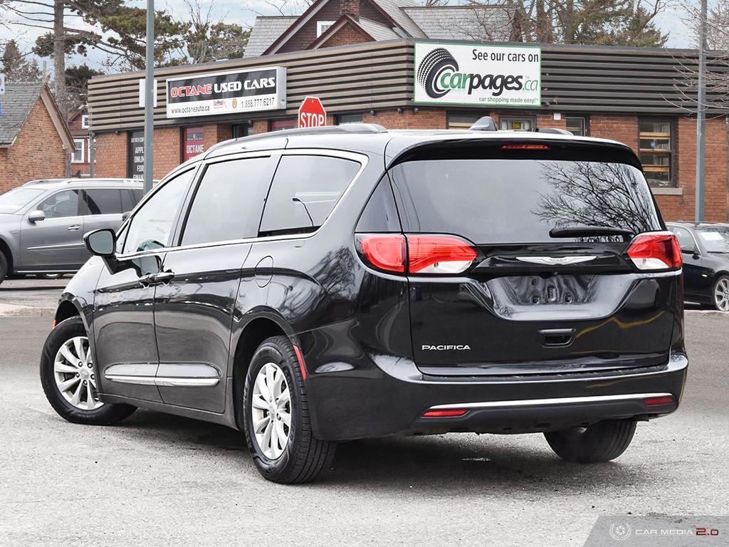 2017 Chrysler Pacifica Touring-L - Photo #4
