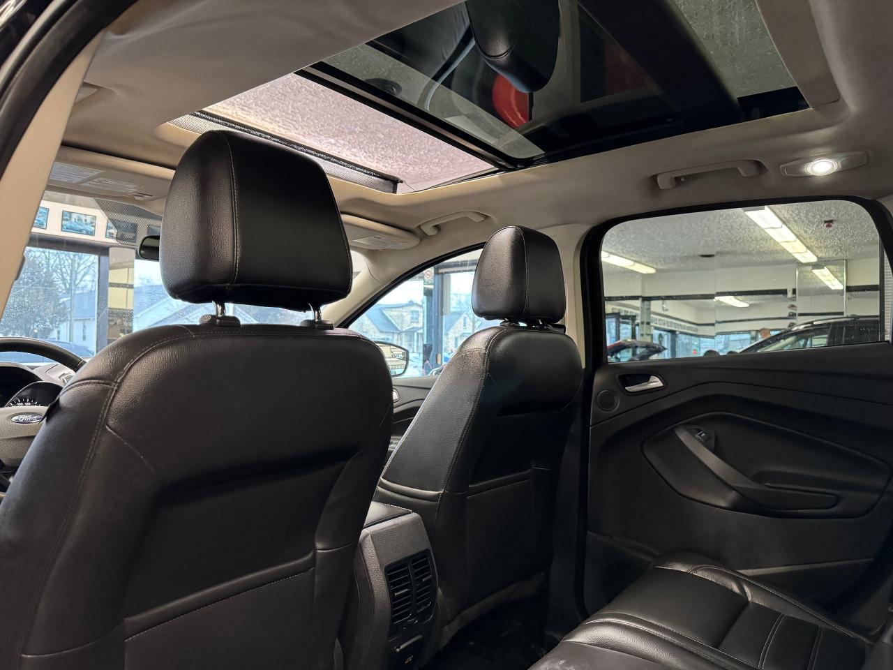 2017 Ford Escape SE+Heated Leather+Roof+GPS+Camera - Photo #12