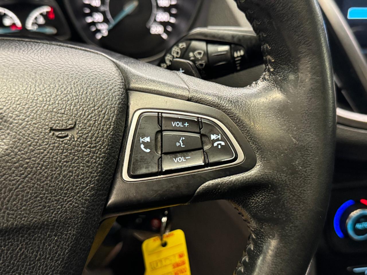 2017 Ford Escape SE+Heated Leather+Roof+GPS+Camera Photo103