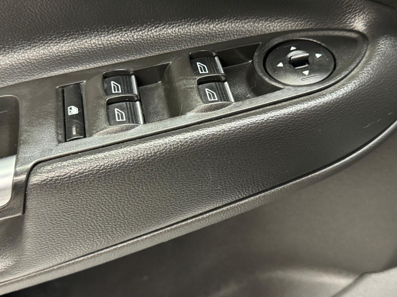 2017 Ford Escape SE+Heated Leather+Roof+GPS+Camera Photo108