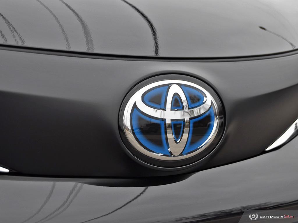 2024 Toyota Sienna XLE HYBRID - Photo #9