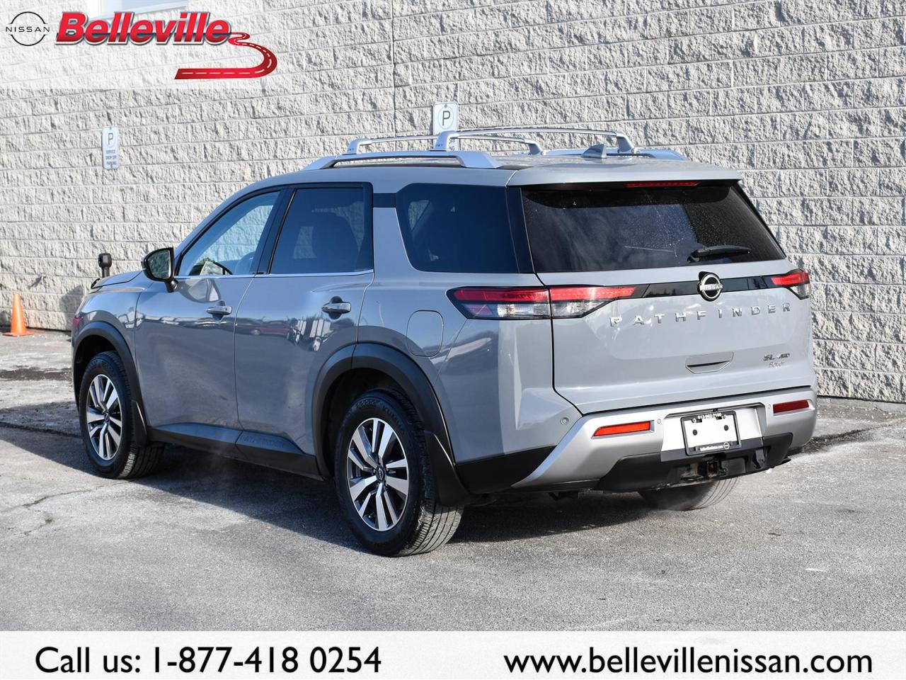 2022 Nissan Pathfinder SL AWD CLEAN CARFAX, LEATHER, SUNROOF, NAVIGATION Photo2