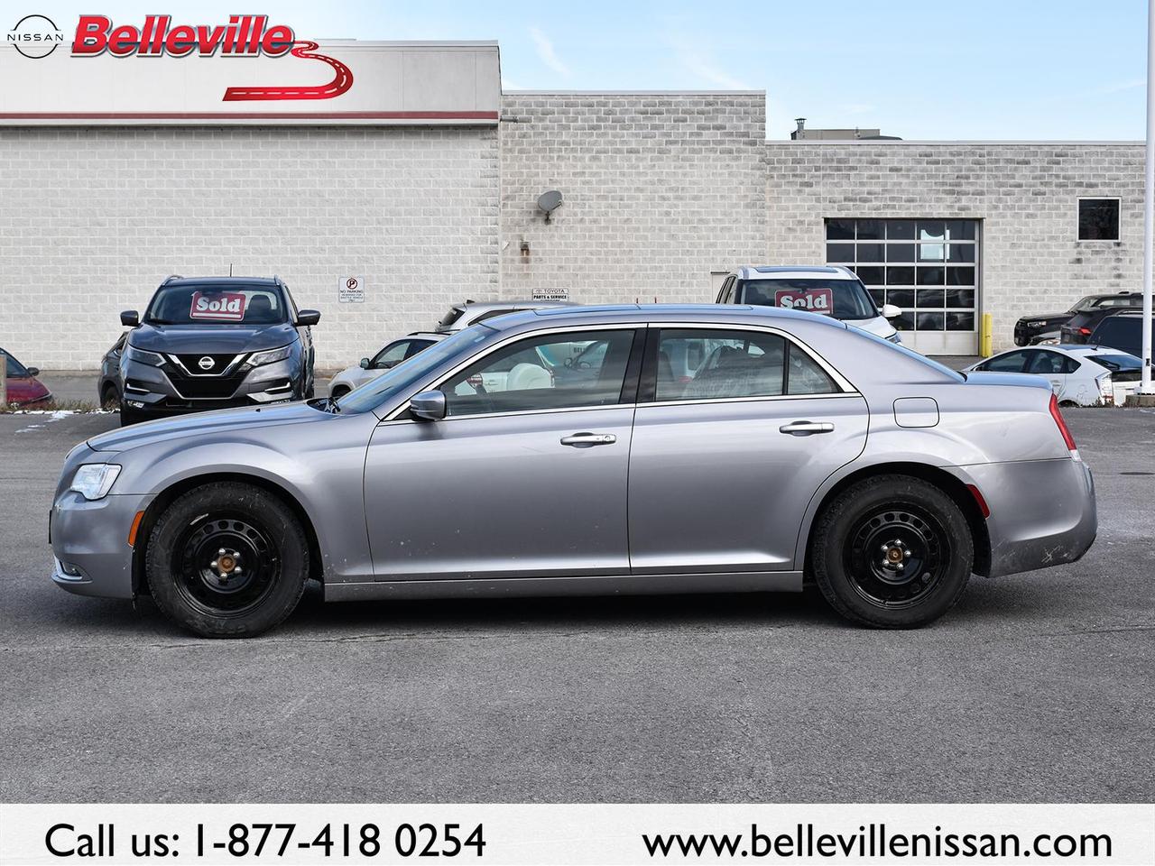 2017 Chrysler 300 300C Platinum AWD, LEATHER, SUNROOF, NAVIGATION. Photo2